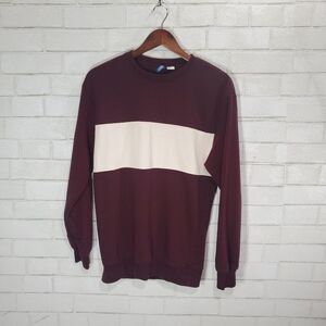 H&M Divided maroon crewneck sweatshirt